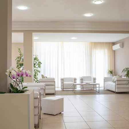 Hotel Holiday Vasto Exterior photo