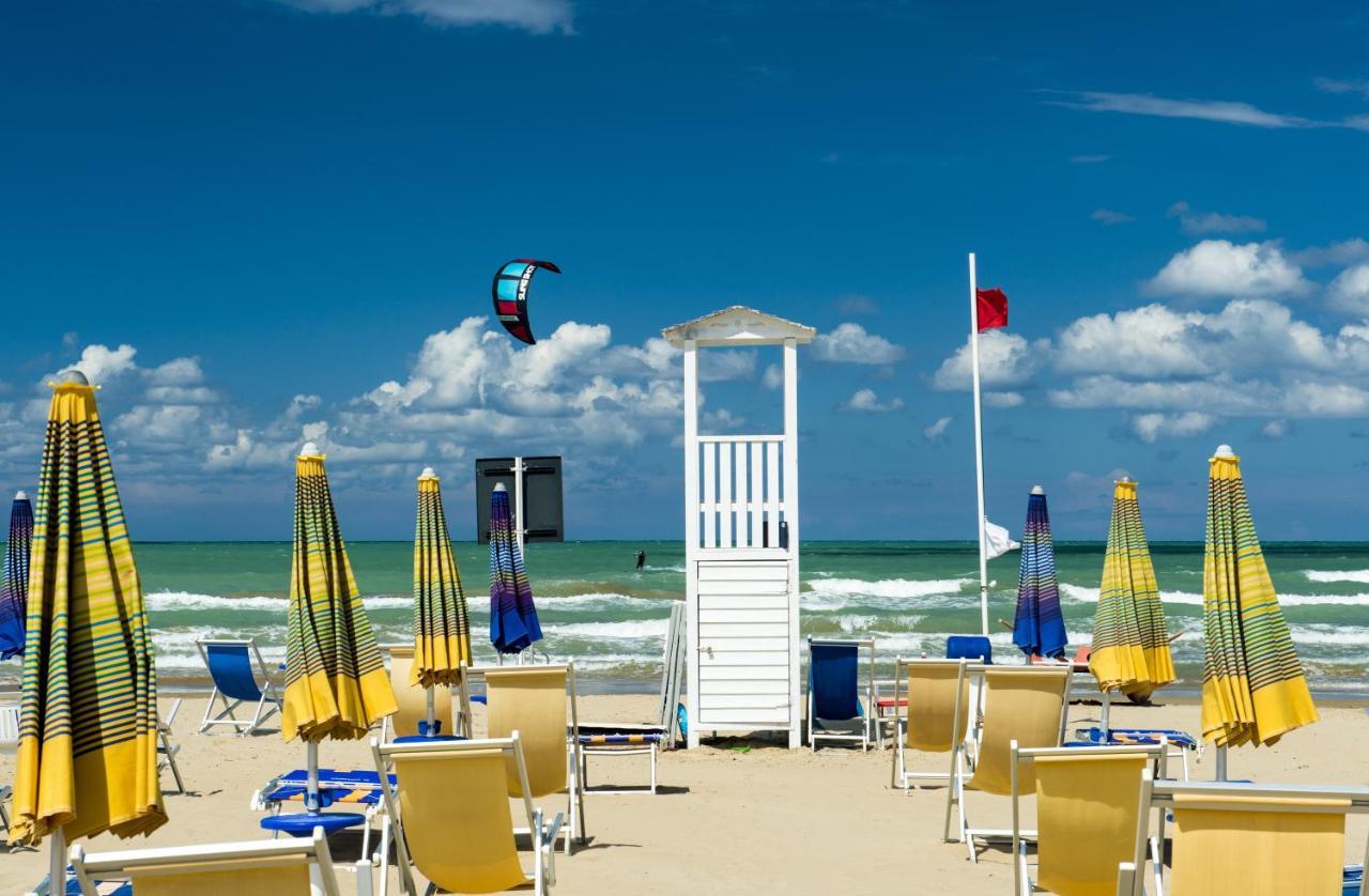 Hotel Holiday Vasto Exterior photo