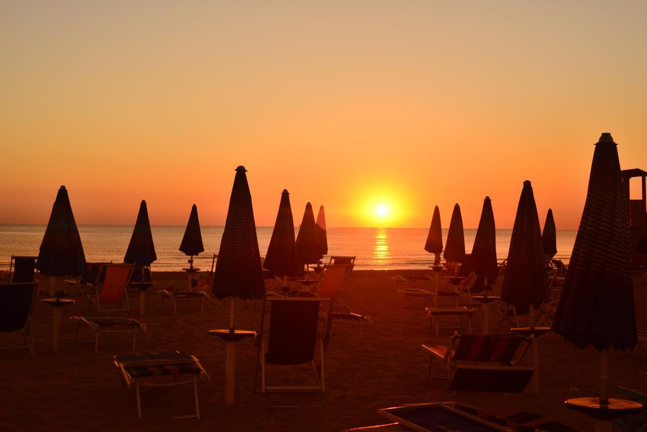 Hotel Holiday Vasto Exterior photo
